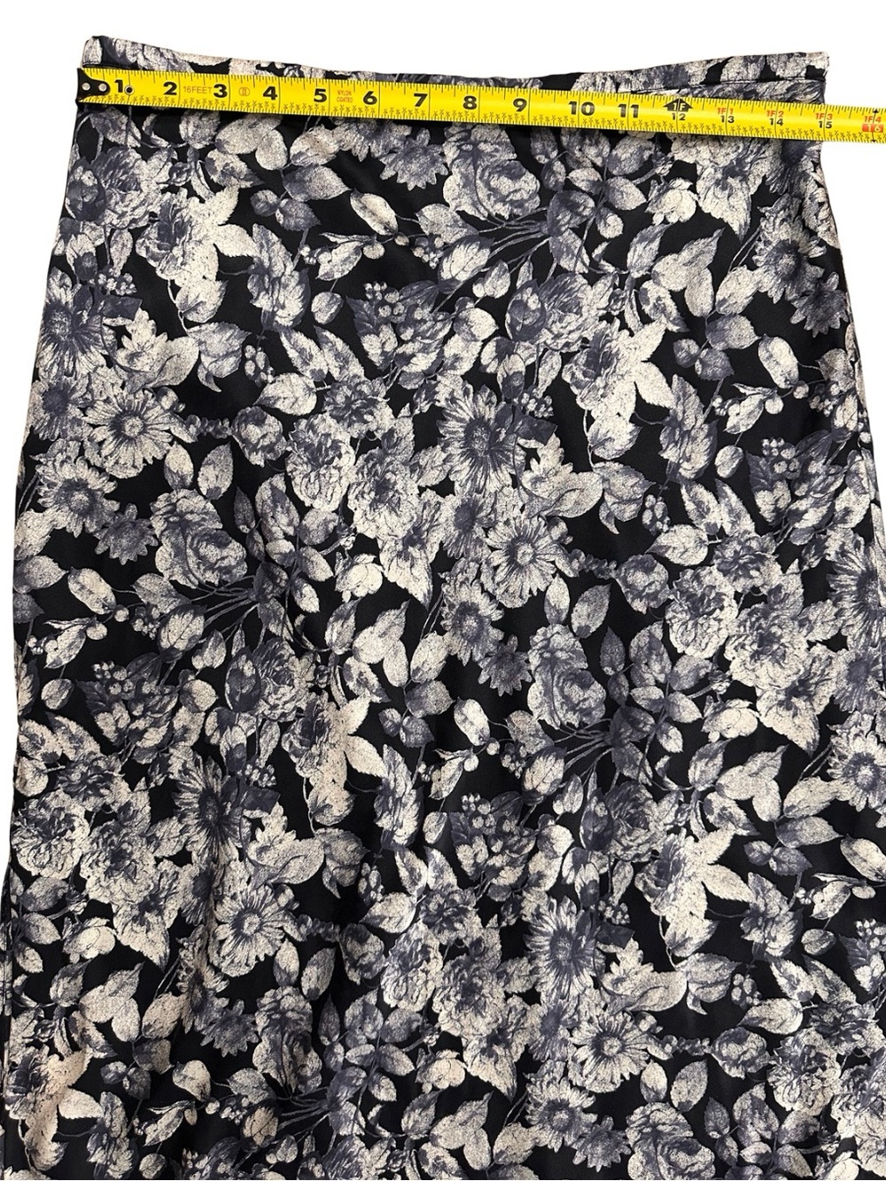 Cinq a Sept Photo Real Adis' Floral Print Silk Skirt Slate Gray SZ 10 Luxury EUC - Picture 6 of 9